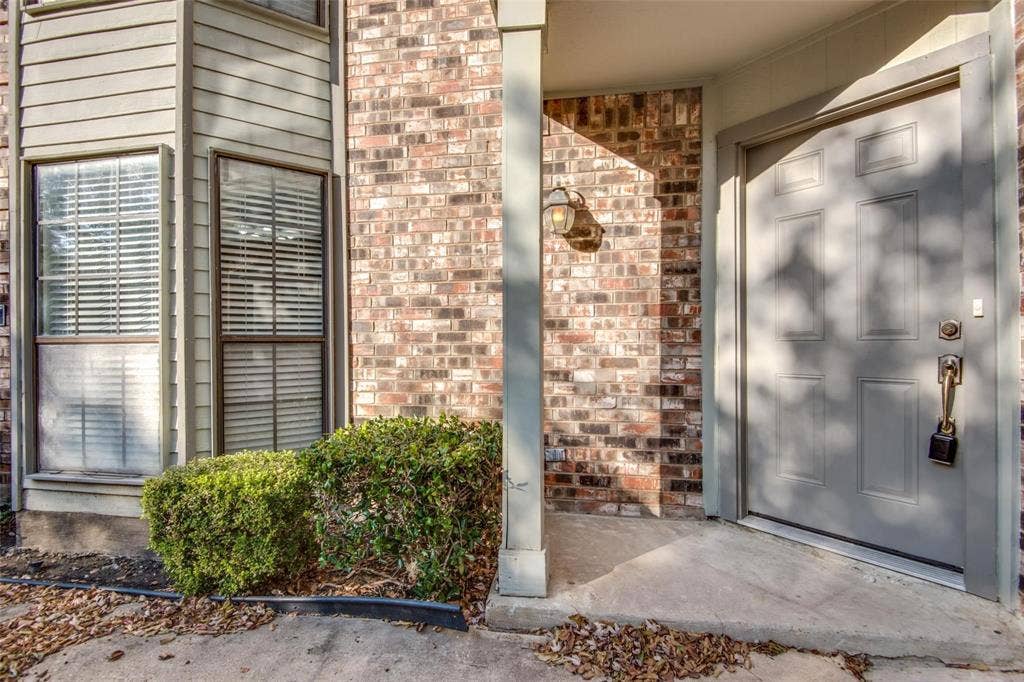 300 Canyon Lane, Irving, TX 75063 300 Canyon Lane, Irving, TX 75063
