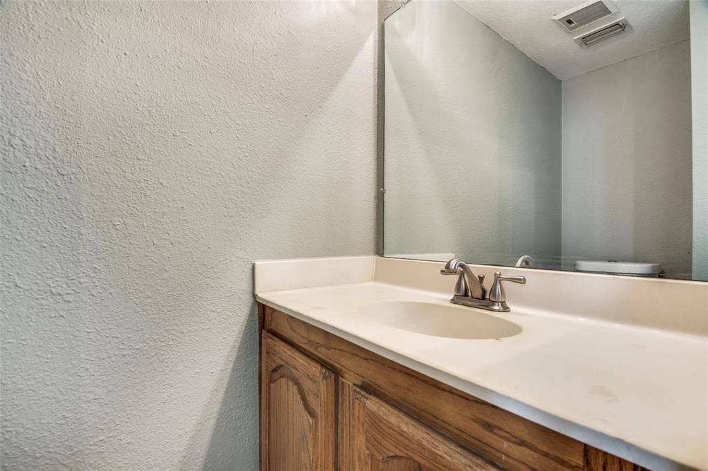 300 Canyon Lane, Irving, TX 75063 300 Canyon Lane, Irving, TX 75063