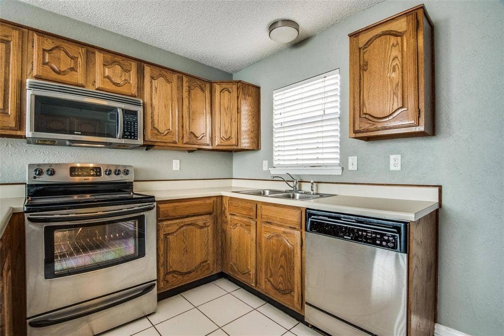 300 Canyon Lane, Irving, TX 75063 300 Canyon Lane, Irving, TX 75063