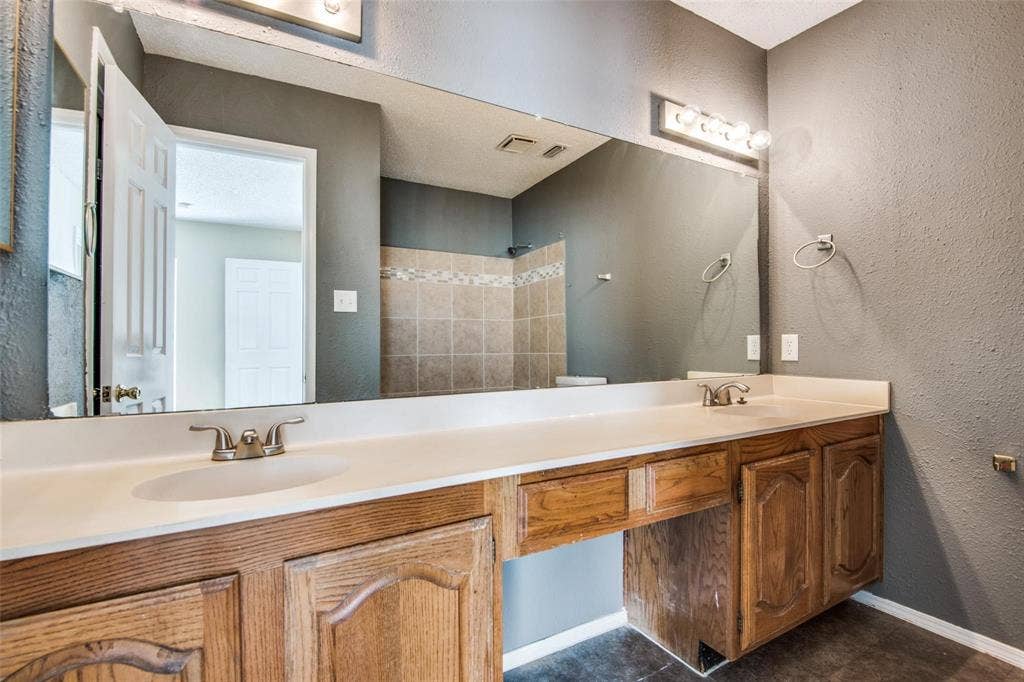 300 Canyon Lane, Irving, TX 75063 300 Canyon Lane, Irving, TX 75063