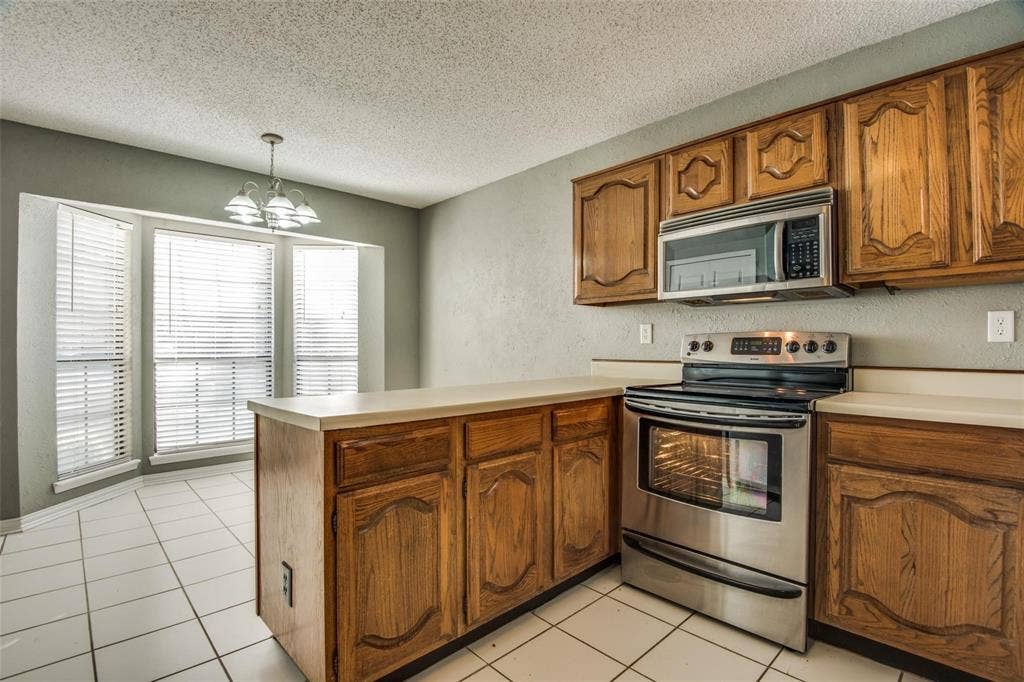300 Canyon Lane, Irving, TX 75063 300 Canyon Lane, Irving, TX 75063
