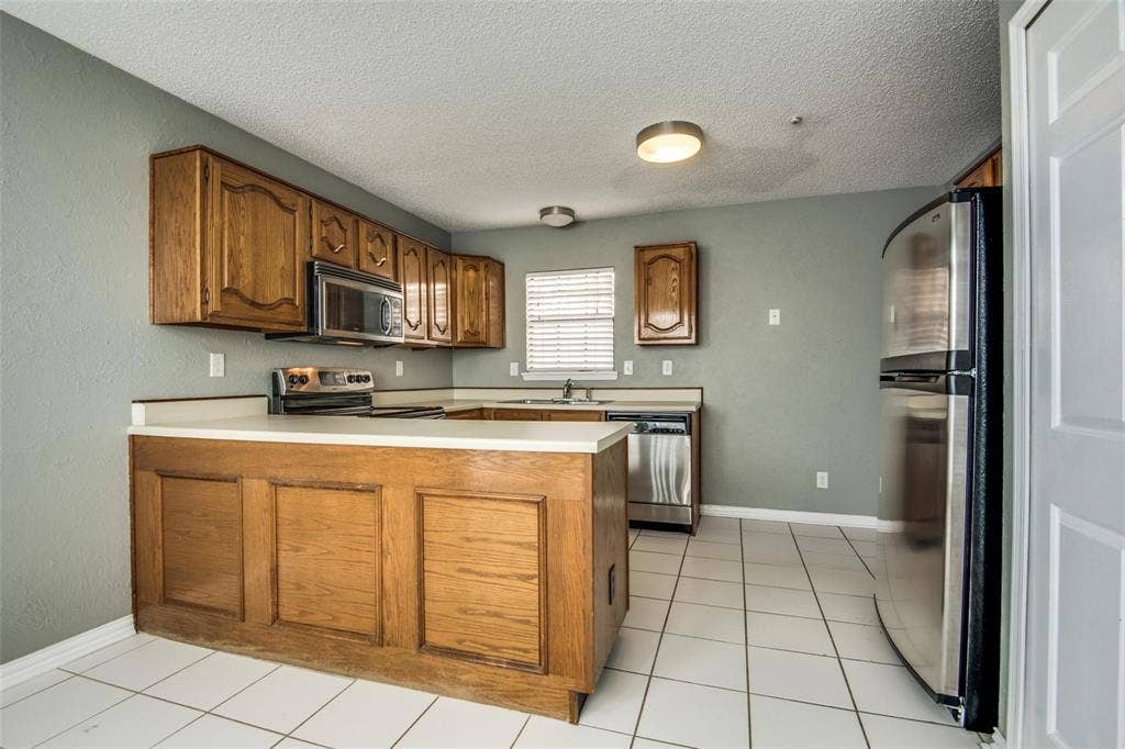 300 Canyon Lane, Irving, TX 75063 300 Canyon Lane, Irving, TX 75063