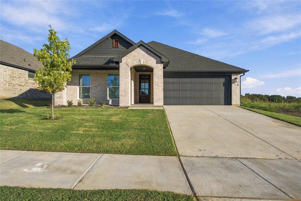 4215 Hummingbird Drive, Sherman, TX 75092