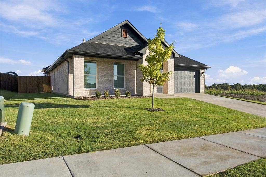 4215 Hummingbird Drive, Sherman, TX 75092