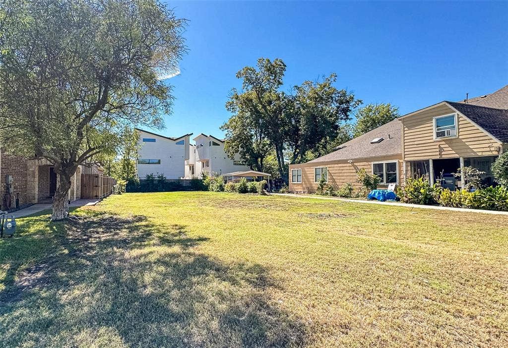 5946 Lewis Street, Dallas, TX 75206 Expansive grassy yard with mature trees