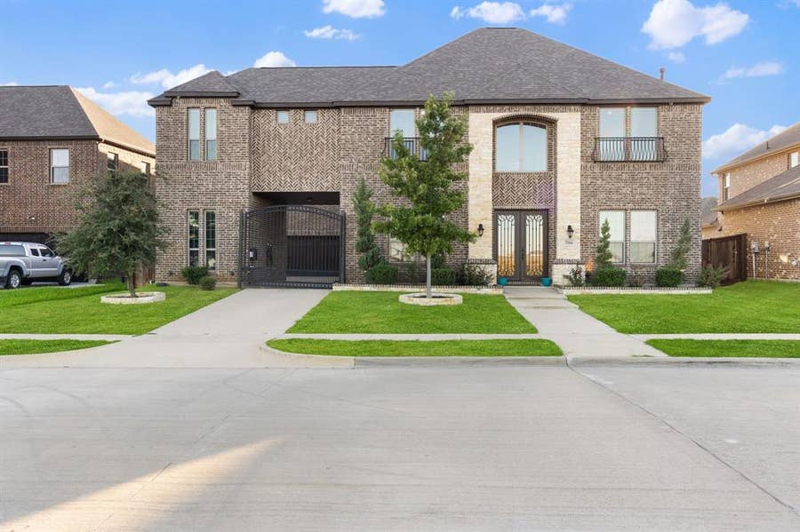 Property photo for 3204 Chambley Lane, Mansfield, TX