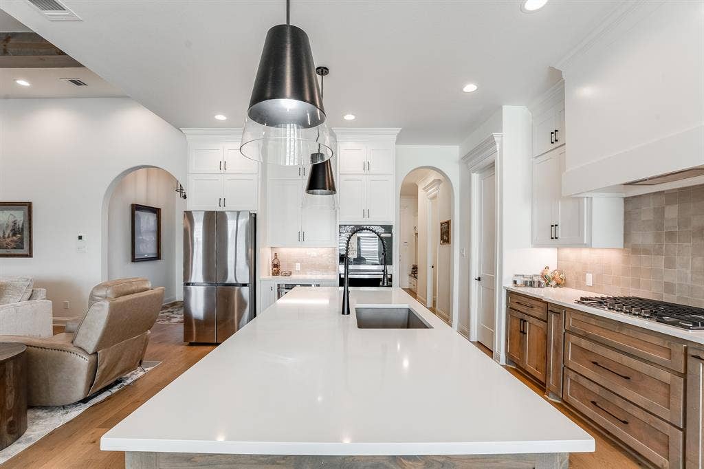 2156 Middlewood Circle, Granbury, TX 76049 2156 Middlewood Circle, Granbury, TX 76049