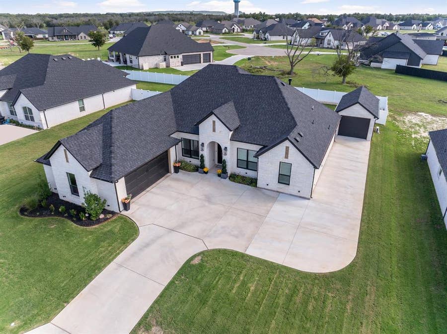 Property photo for 2156 Middlewood Circle, Granbury, TX