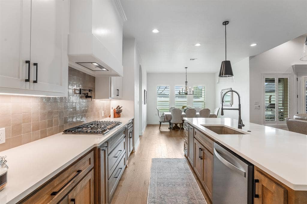 2156 Middlewood Circle, Granbury, TX 76049 2156 Middlewood Circle, Granbury, TX 76049