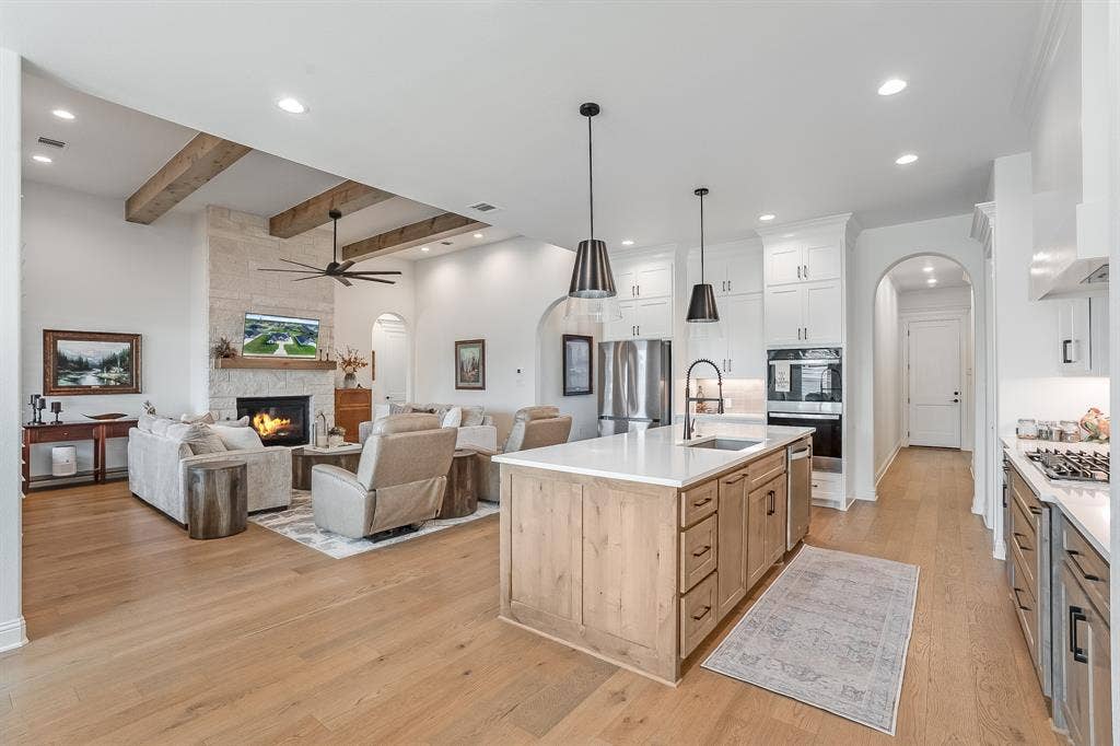 2156 Middlewood Circle, Granbury, TX 76049 2156 Middlewood Circle, Granbury, TX 76049