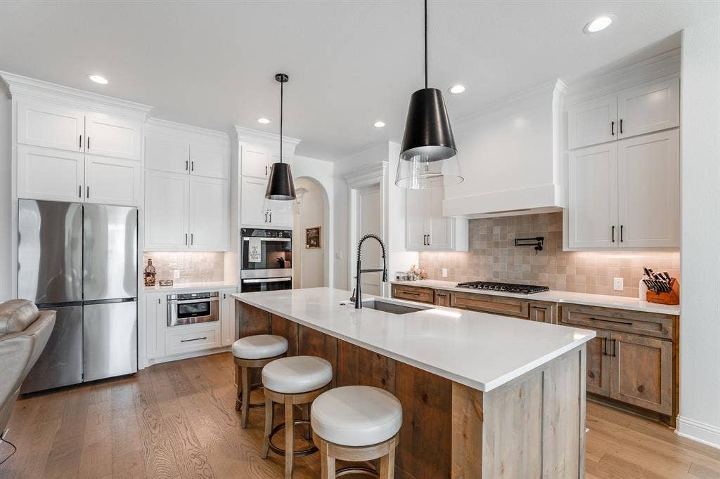 2156 Middlewood Circle, Granbury, TX 76049 2156 Middlewood Circle, Granbury, TX 76049