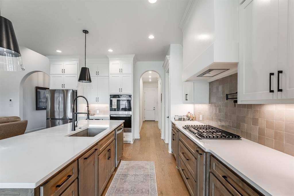 2156 Middlewood Circle, Granbury, TX 76049 2156 Middlewood Circle, Granbury, TX 76049