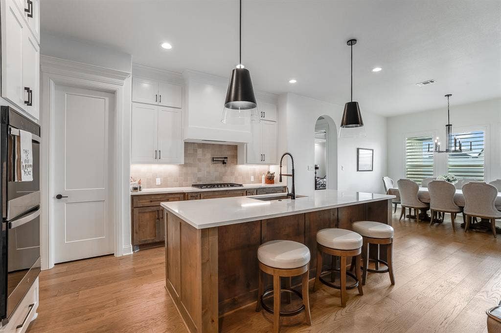 2156 Middlewood Circle, Granbury, TX 76049 2156 Middlewood Circle, Granbury, TX 76049