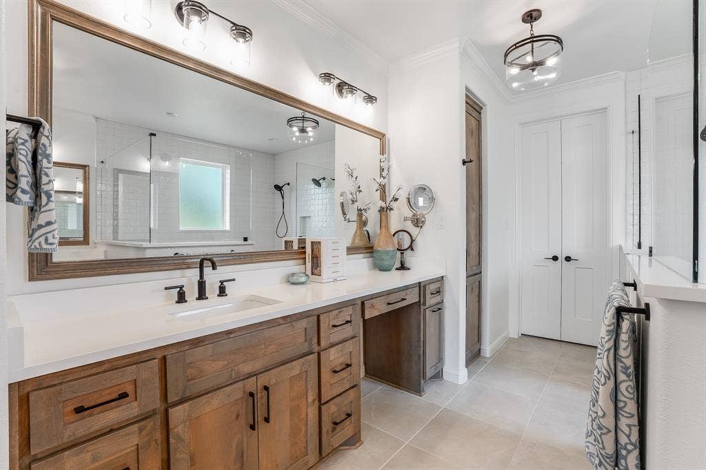 2156 Middlewood Circle, Granbury, TX 76049 2156 Middlewood Circle, Granbury, TX 76049