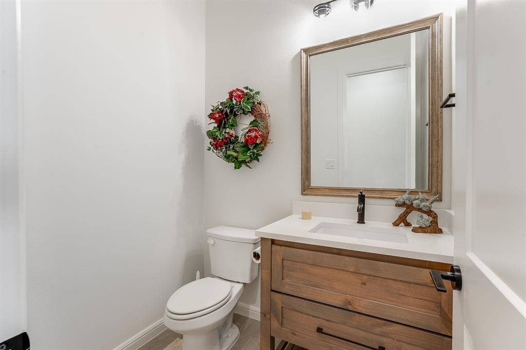 2156 Middlewood Circle, Granbury, TX 76049 2156 Middlewood Circle, Granbury, TX 76049