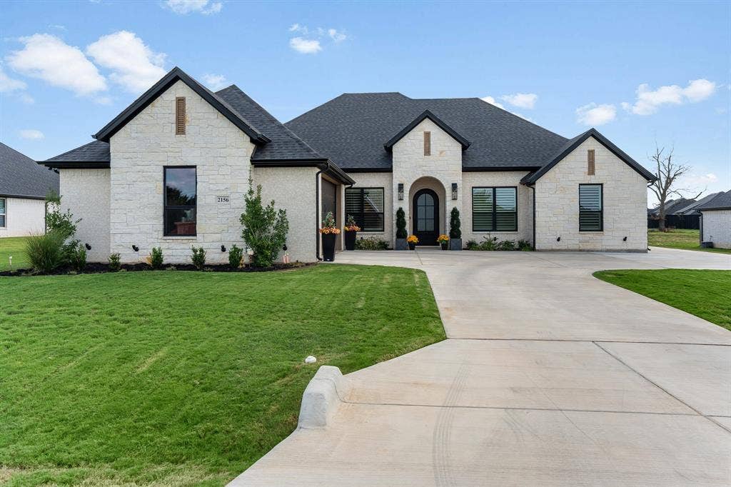 2156 Middlewood Circle, Granbury, TX 76049 2156 Middlewood Circle, Granbury, TX 76049