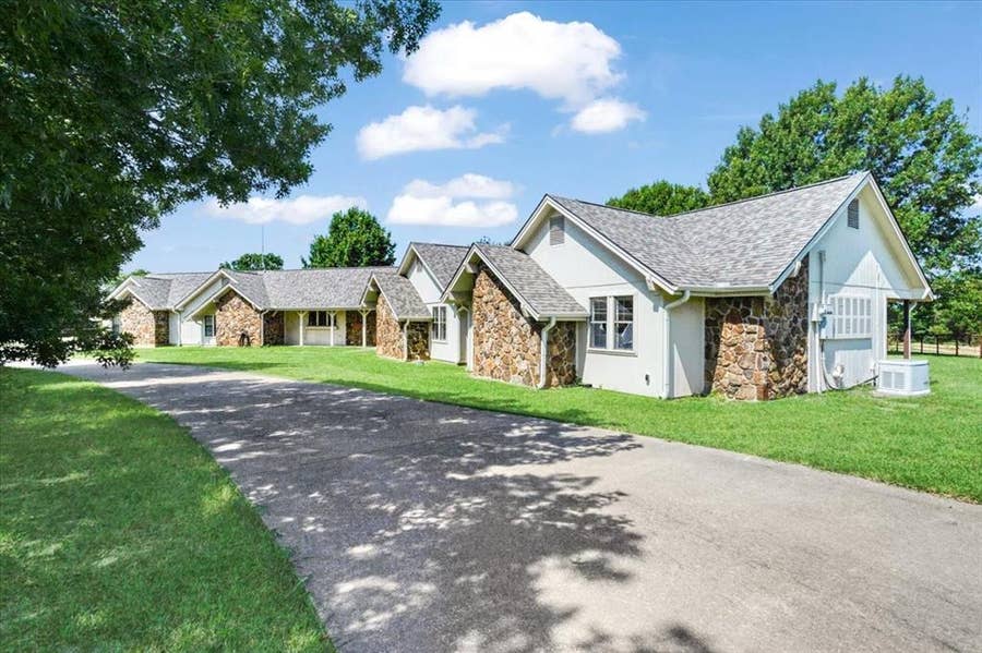 Property photo for 5393 State Highway 5, Van Alstyne, TX