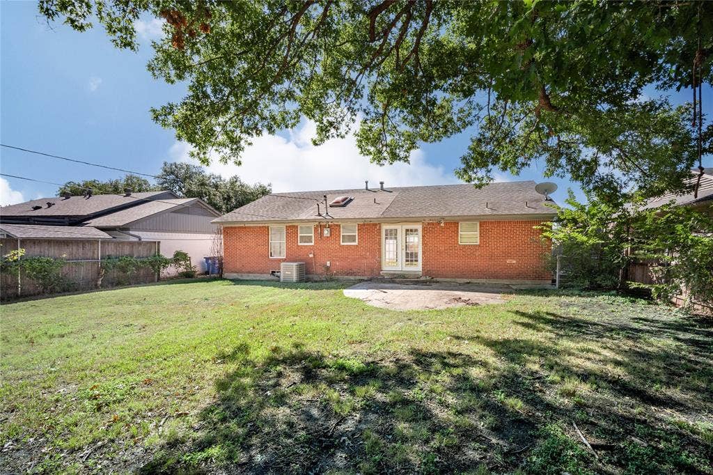 2823 San Marcus Avenue, Dallas, TX 75228 2823 San Marcus Avenue, Dallas, TX 75228