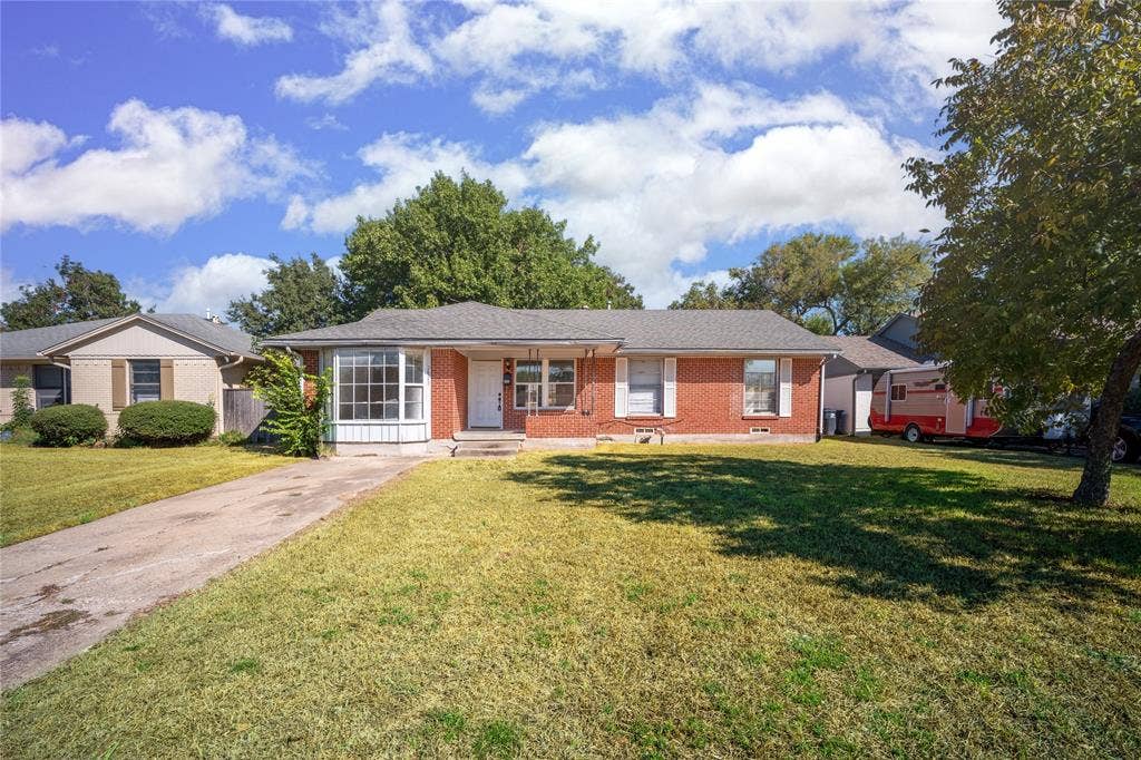 2823 San Marcus Avenue, Dallas, TX 75228 2823 San Marcus Avenue, Dallas, TX 75228