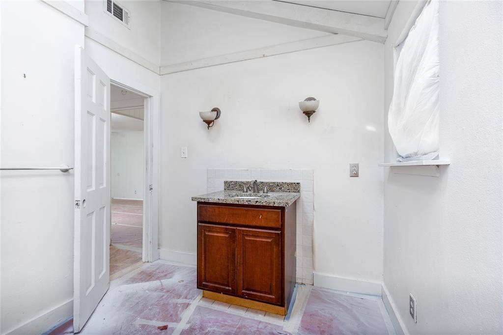 2823 San Marcus Avenue, Dallas, TX 75228 2823 San Marcus Avenue, Dallas, TX 75228