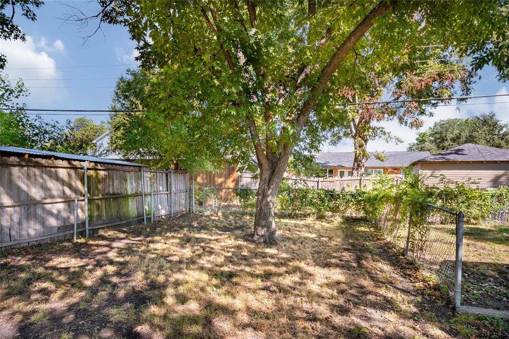 2823 San Marcus Avenue, Dallas, TX 75228 2823 San Marcus Avenue, Dallas, TX 75228