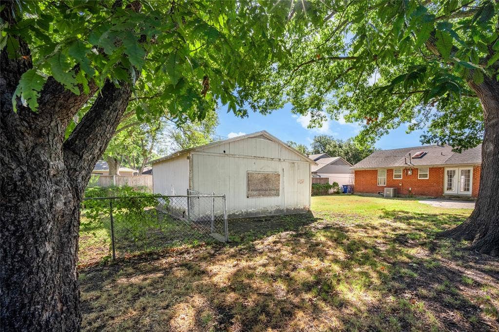 2823 San Marcus Avenue, Dallas, TX 75228 2823 San Marcus Avenue, Dallas, TX 75228