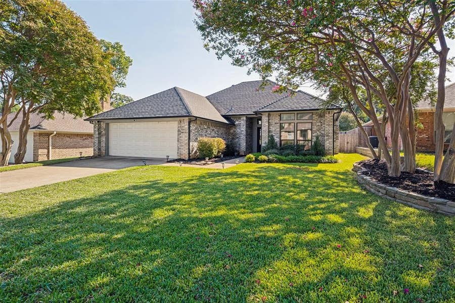 Property photo for 2709 Edinboro Drive, Arlington, TX