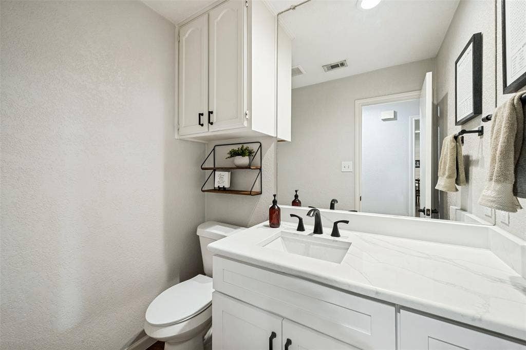 Powder Bath with Quartz Countertop