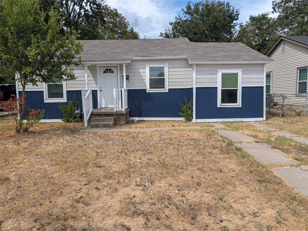 3409 Wood Avenue, Waco, TX 76711 Single-story residence featuring a gray shingle roof and two-tone siding