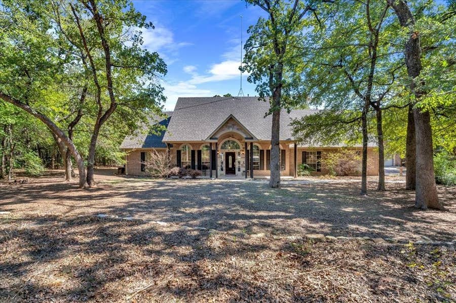 Property photo for 9645 Oak Meadow Lane, Pilot Point, TX
