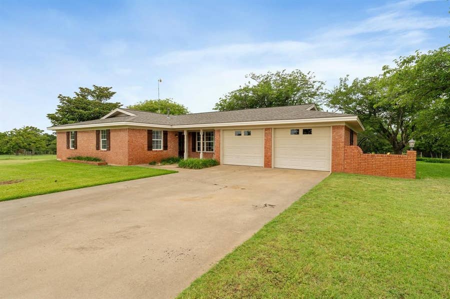 Property photo for 1802 County Road 428, Stephenville, TX
