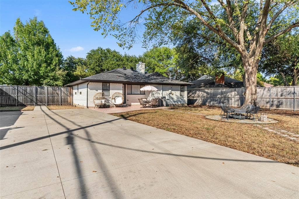 6404 E Lovers Lane, Dallas, TX 75214 6404 E Lovers Lane, Dallas, TX 75214