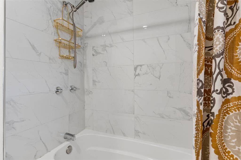6404 E Lovers Lane, Dallas, TX 75214 6404 E Lovers Lane, Dallas, TX 75214