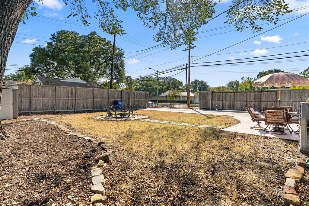 6404 E Lovers Lane, Dallas, TX 75214 6404 E Lovers Lane, Dallas, TX 75214