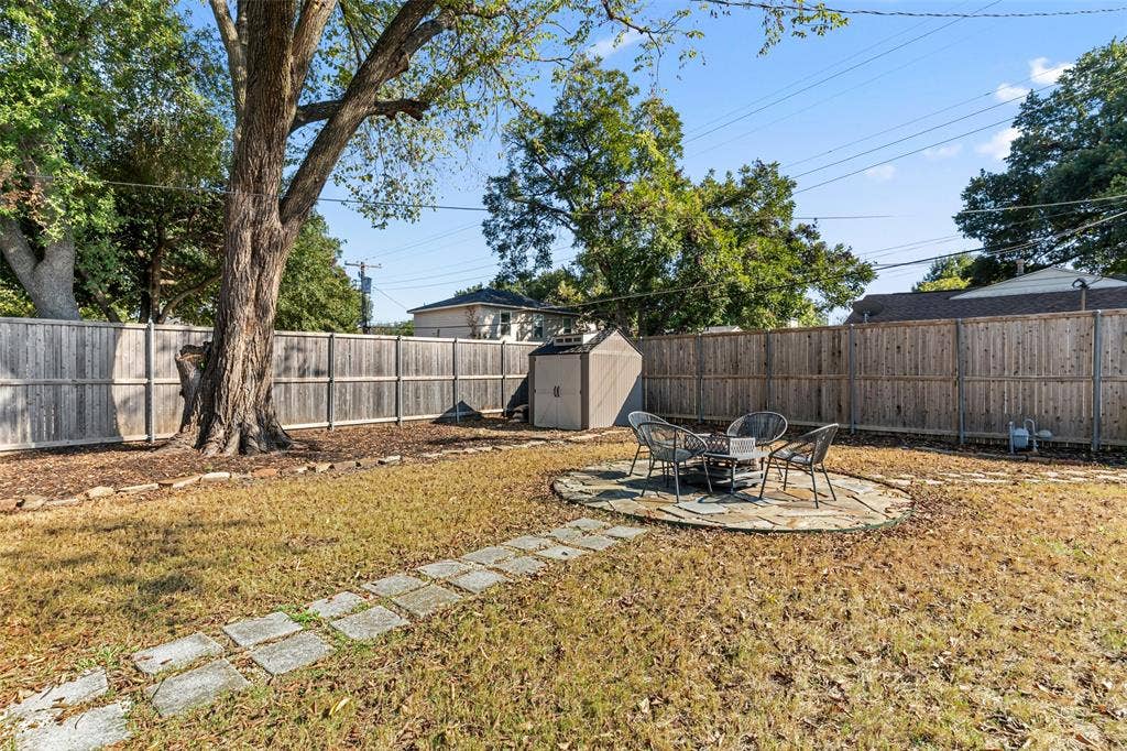 6404 E Lovers Lane, Dallas, TX 75214 6404 E Lovers Lane, Dallas, TX 75214