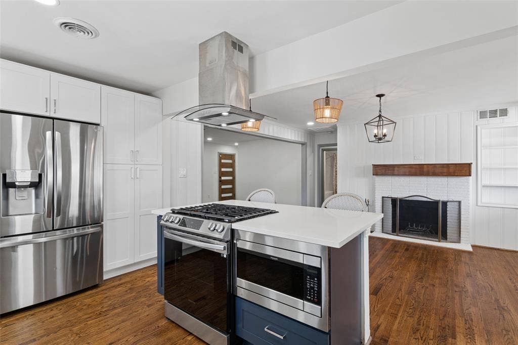 6404 E Lovers Lane, Dallas, TX 75214 6404 E Lovers Lane, Dallas, TX 75214