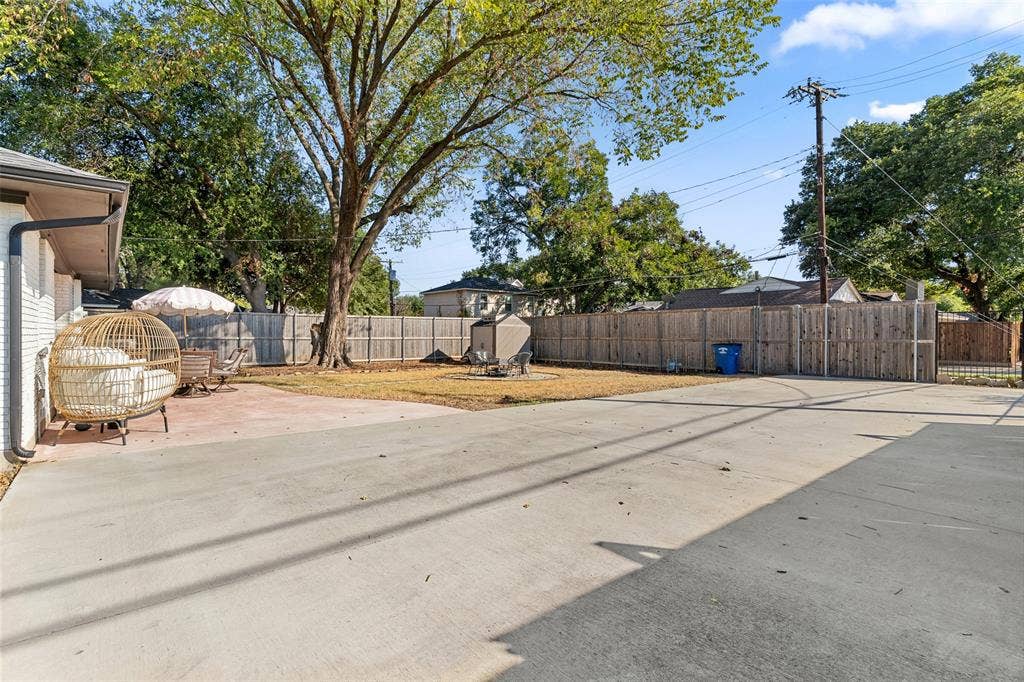 6404 E Lovers Lane, Dallas, TX 75214 6404 E Lovers Lane, Dallas, TX 75214