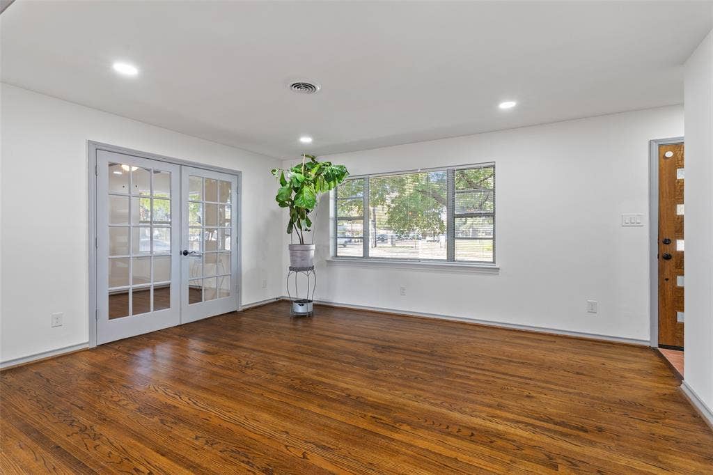 6404 E Lovers Lane, Dallas, TX 75214 6404 E Lovers Lane, Dallas, TX 75214