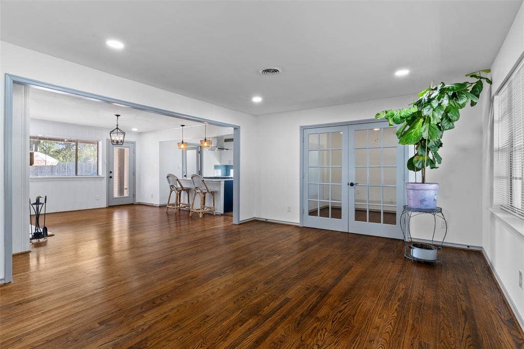 6404 E Lovers Lane, Dallas, TX 75214 6404 E Lovers Lane, Dallas, TX 75214