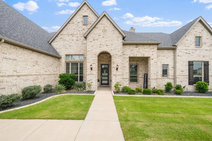 Property photo for 6060 Palomino Way, Midlothian, TX