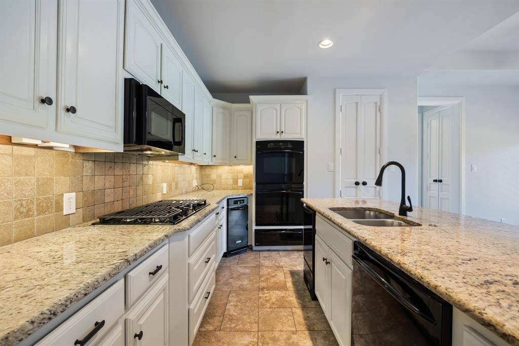 2400 Legend Drive, Heath, TX 75032 2400 Legend Drive, Heath, TX 75032