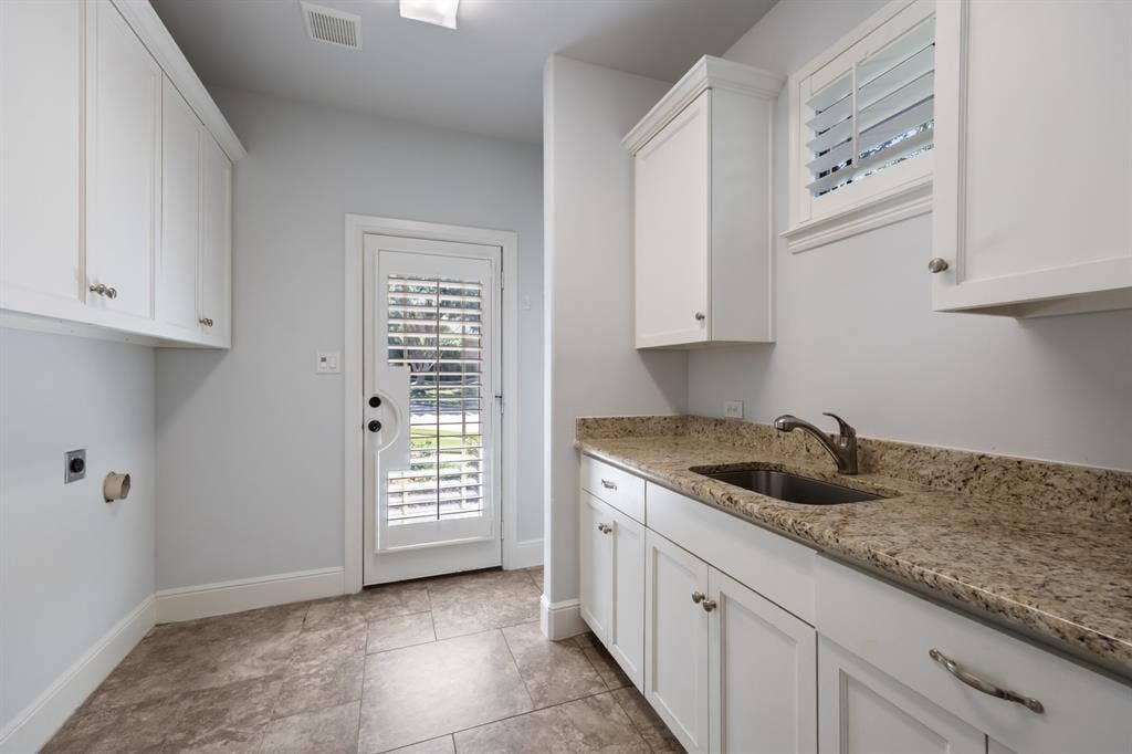 2400 Legend Drive, Heath, TX 75032 2400 Legend Drive, Heath, TX 75032