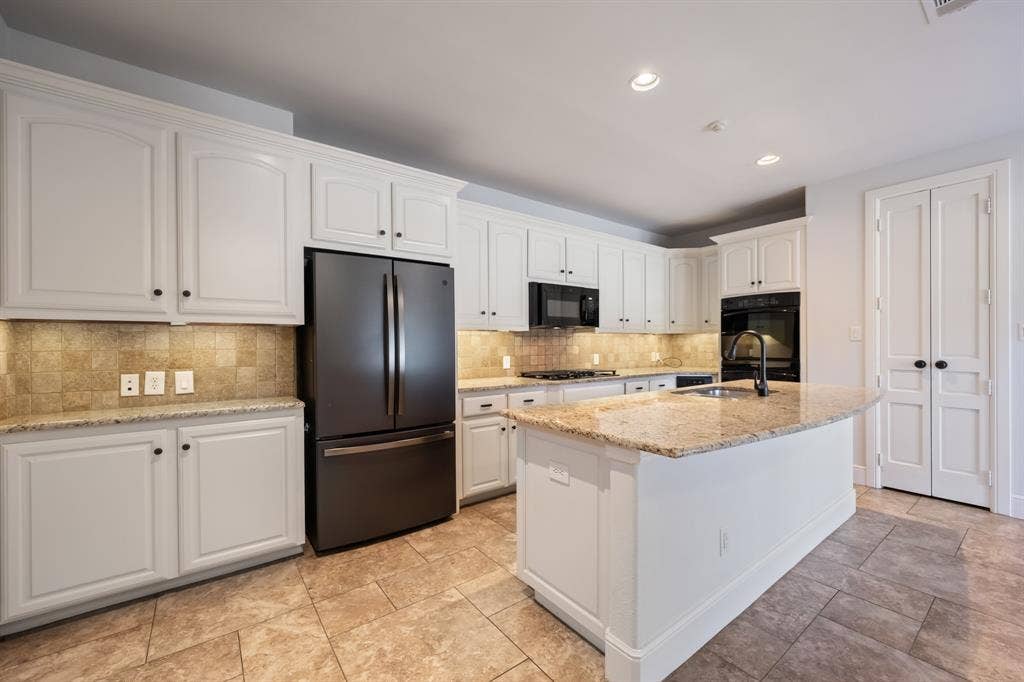 2400 Legend Drive, Heath, TX 75032 2400 Legend Drive, Heath, TX 75032
