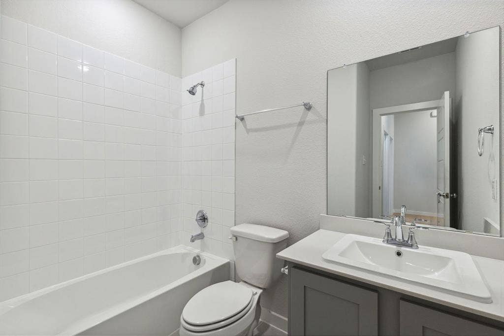 115 Longhorn Lane, Lavon, TX 75166 Bathroom in the Ash home plan – REPRESENTATIVE PHOTO