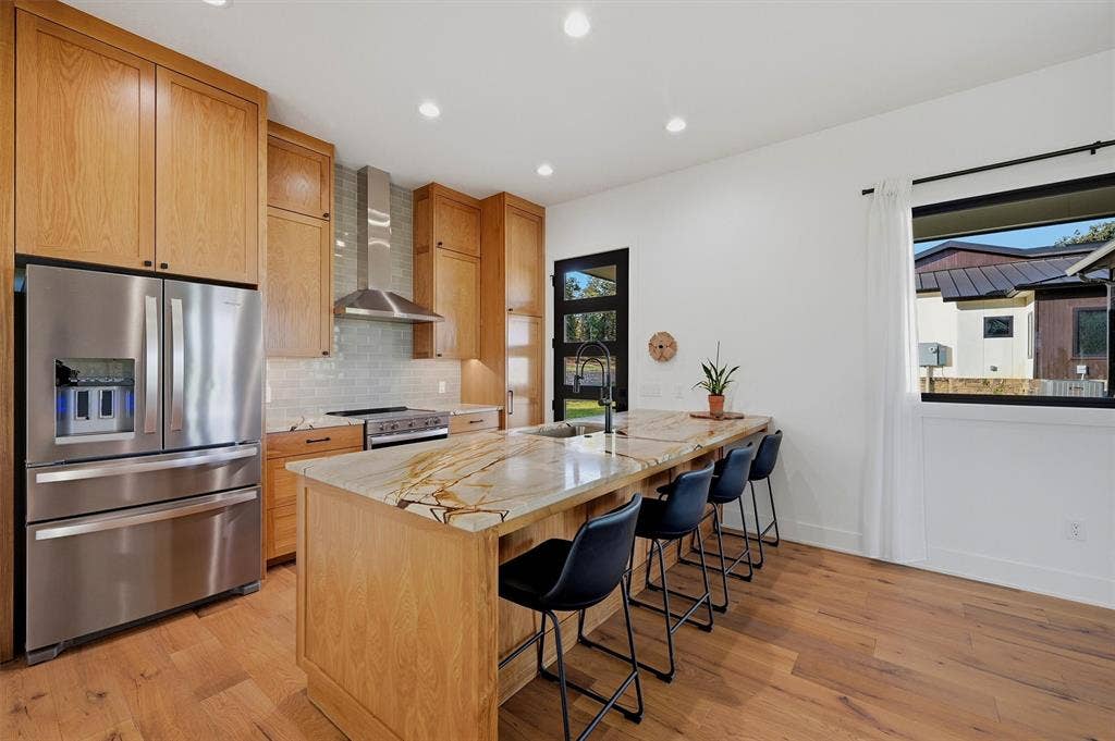 Casita - kitchen with large island