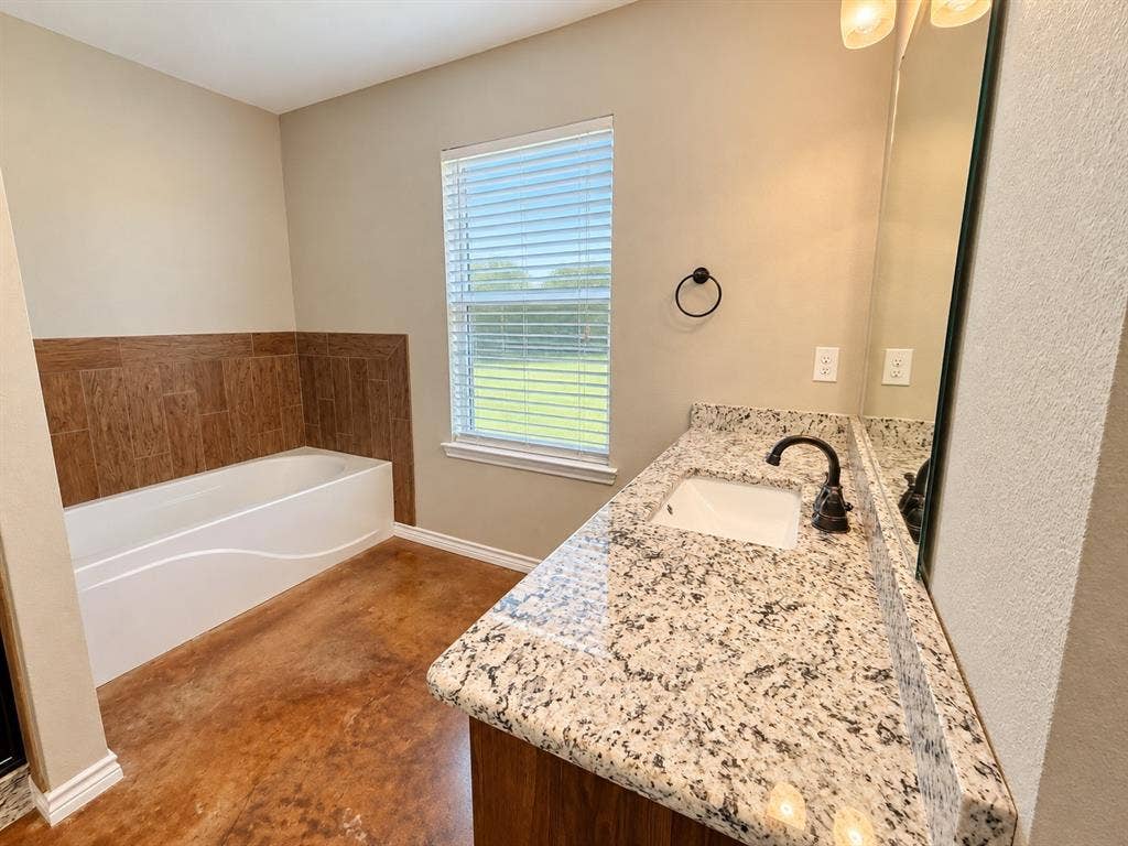 418 County Road 2615, Telephone, TX 75488