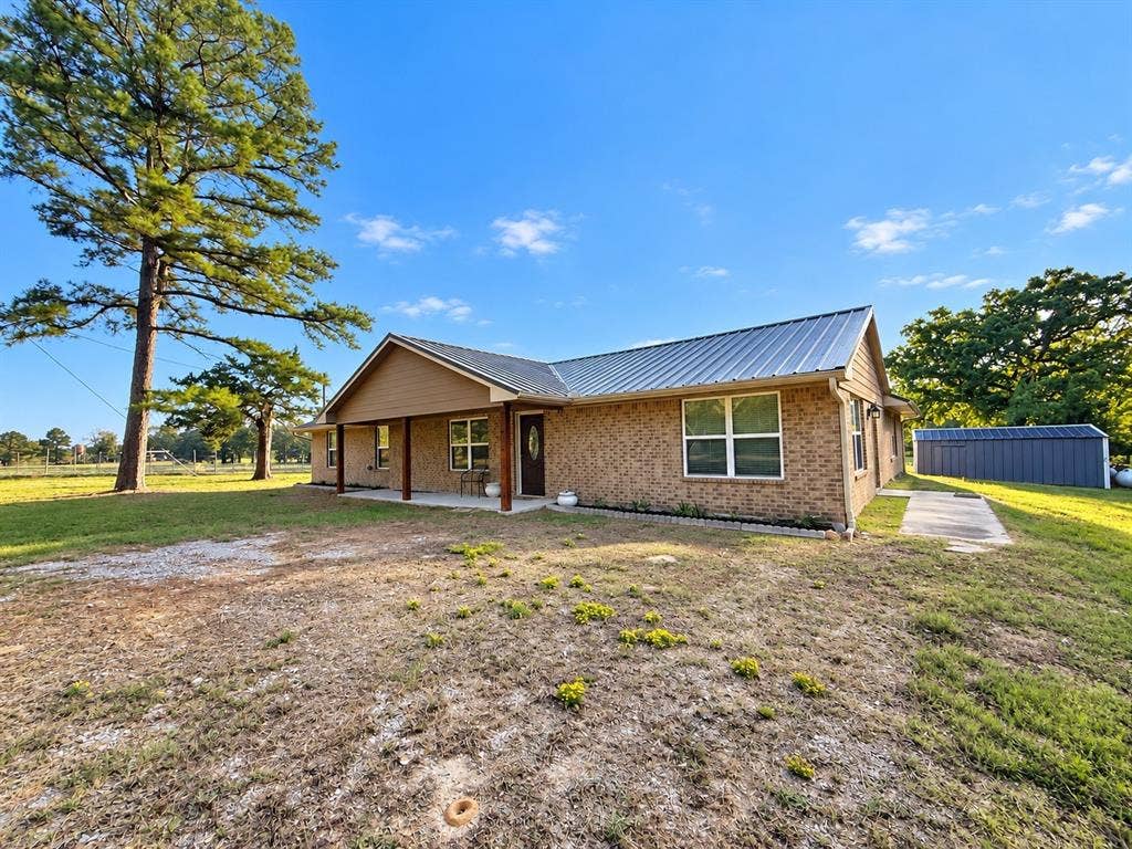 418 County Road 2615, Telephone, TX 75488