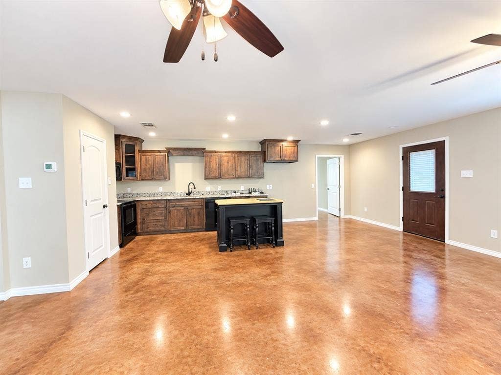 418 County Road 2615, Telephone, TX 75488