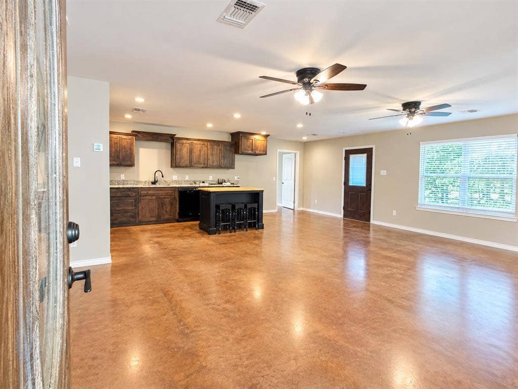 418 County Road 2615, Telephone, TX 75488