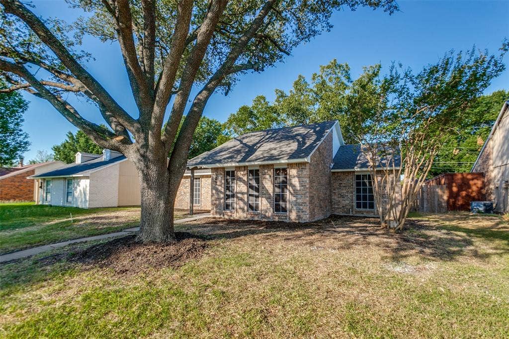 909 Maydelle Lane, Garland, TX 75042